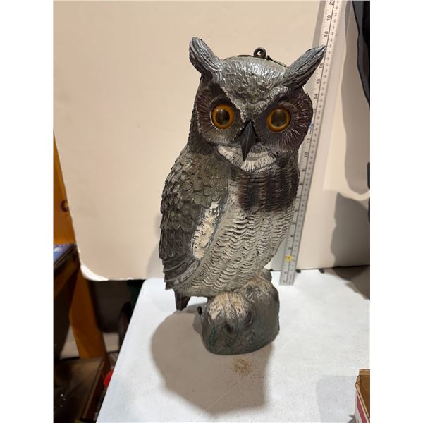 Owl decoy