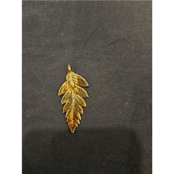 Solid leaf pendant