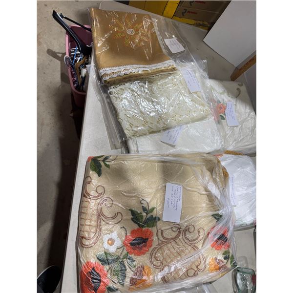 Table linens, tablecloth runners