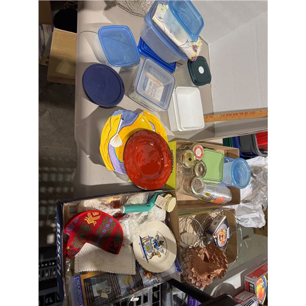 Assorted kitchen items