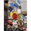 Image 1 : Assorted kitchen items