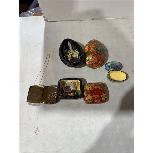 Trinket dishes and contents