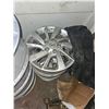 Image 4 : Wheels and Tire Locker