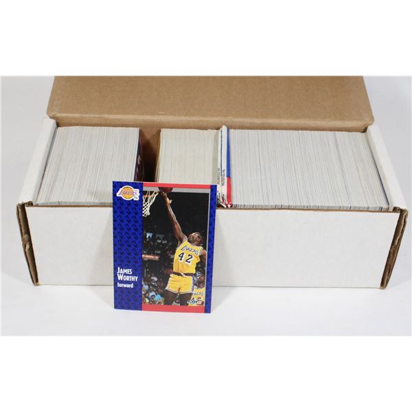 BOX OF FLEER 91' BASKETBALL CARDS