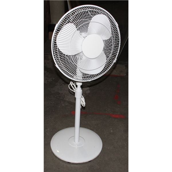 FLOOR FAN