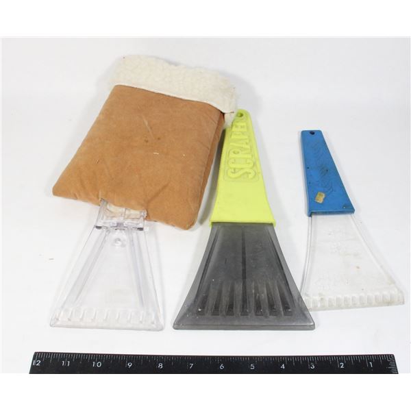 BUNDLE OF ICE SCRAPERS