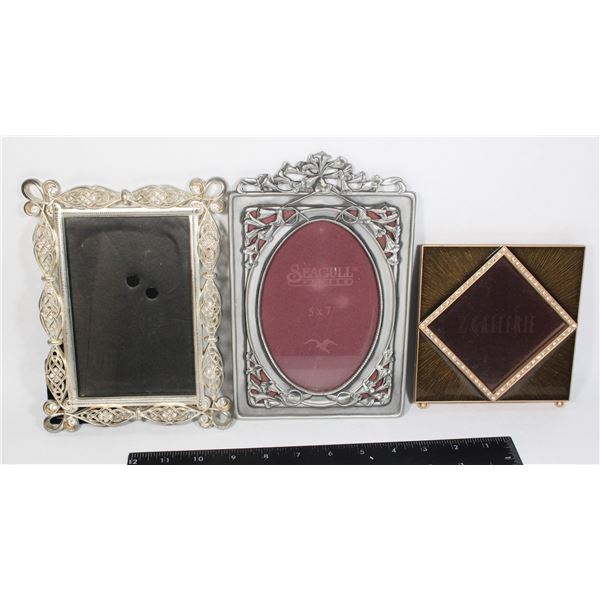 3 PICTURE FRAMES