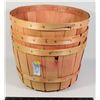 Image 1 : 3 WOOD STRIPS BASKETS