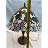 Image 10 : TIFFANY STYLE TABLE LAMP
