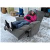 Image 7 : POWER RECLINER! WORKS!