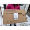 Image 2 : BLACK AND DECKER MICROWAVE - NEW, IN BOX!