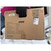 Image 7 : BLACK AND DECKER MICROWAVE - NEW, IN BOX!