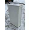 Image 12 : WHITE COASTAL COTTAGE CABINET