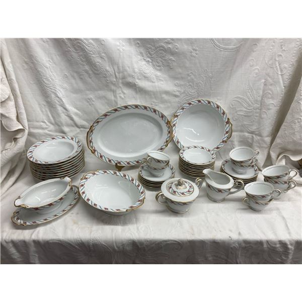 COLLECTION OF NORITAKE MAYWOOD 5154 FINE CHINA DINNERWARE