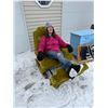 Image 2 : VINTAGE GREEN CRUSHED VELVET RECLINER
