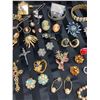 Image 3 : COLLECTION OF ASSORTED VINTAGE COSTUME JEWELRY