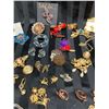 Image 5 : COLLECTION OF ASSORTED VINTAGE COSTUME JEWELRY