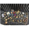 Image 8 : COLLECTION OF ASSORTED VINTAGE COSTUME JEWELRY