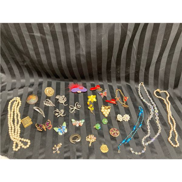 COLLECTION OF VINTAGE BROOCHES AND NECKLACES