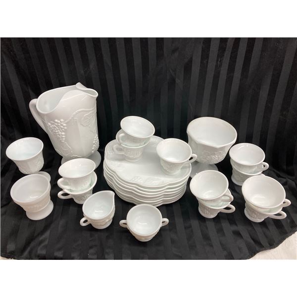 COLONY HARVEST MILK GLASS LOT