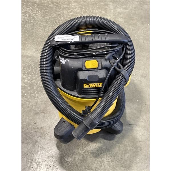 DEWALT 6 GALLON WET / DRY SHOP-VAC WITH HOSE WORKING