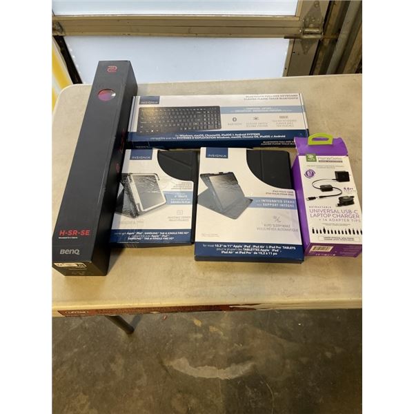 RETRACT UNIVERSAL CHARGER WITH KEYBOARD AND ELECTRONIC ACCESSORIES