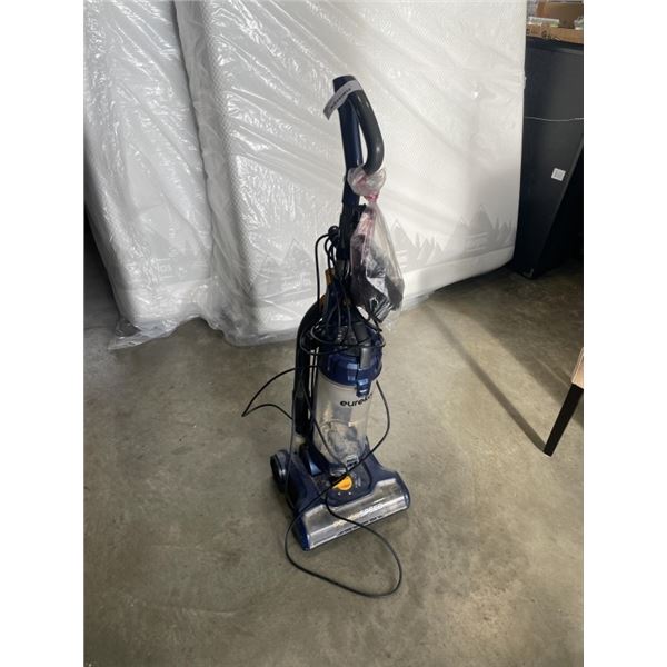 EUREKA UPRIGHT VACUUM