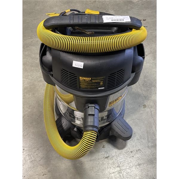 DEWALT 10 GALLON STAINLESS WET / DRY SHOP-VAC WITH HOSE WORKING