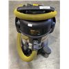 Image 1 : DEWALT 10 GALLON STAINLESS WET / DRY SHOP-VAC WITH HOSE WORKING
