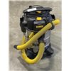Image 1 : DEWALT 8 GALLON STAINLESS WET / DRY SHOP-VAC WITH HOSE WORKING