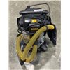 Image 1 : DEWALT 6 GALLON WET / DRY SHOP-VAC WITH HOSE WORKING