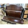 Image 1 : QUEENSIZE BEDFRAME