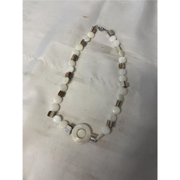 VINTAGE MOTHER OF PEARL NECKLACE