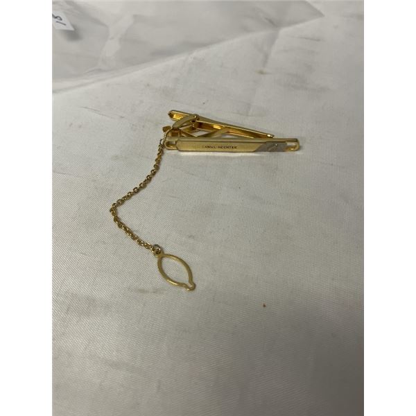 DANIEL HECHTER GOLD TONE TIE BAR W/ CHAIN