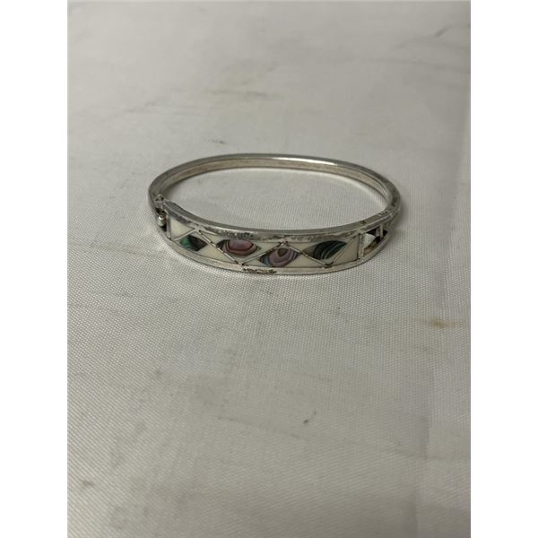 MEXICAN SILVER W/ ABELONE SHELL INLAY HINGED BANGLE