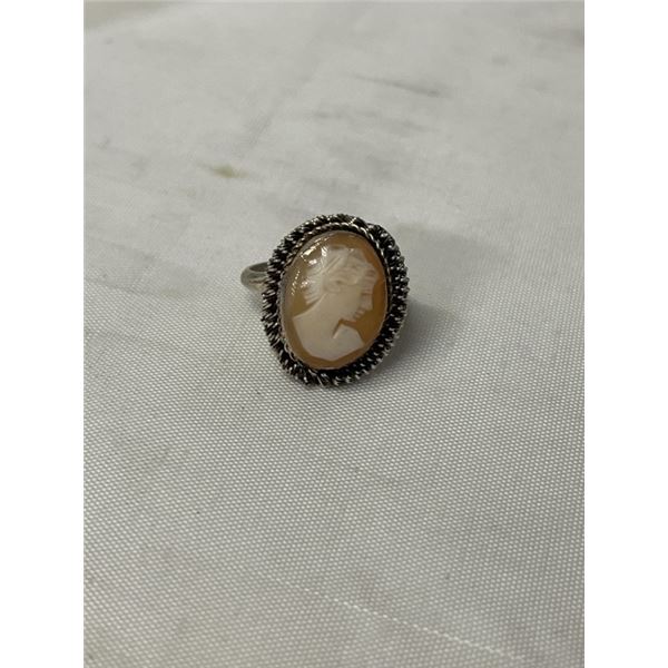 VINTAGE STERLING SILVER W/ HAND CARVED SHELL CAMEO STONE RING AS IS