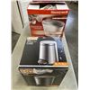 Image 1 : HONEYWELL WARM MIST HUMIDIFIER AND HDX 5L STEP GARBAGE CAN