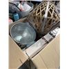 Image 3 : BOX OF ASSORTED GHOUSEHOLD AND DECOR ITEMS