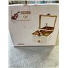Image 2 : 3 MUSICAL WIND UP BOXES