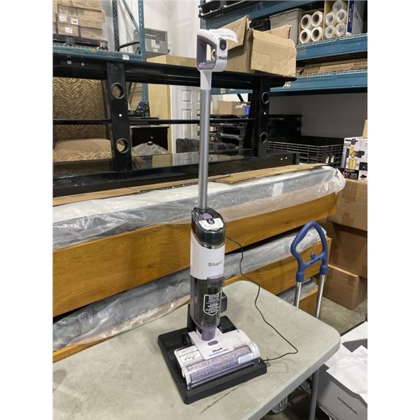 SHARK HYDRO VAC - WORKING