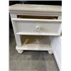 Image 3 : PAIR OF WHITE NIGHT STANDS