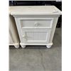 Image 4 : PAIR OF WHITE NIGHT STANDS