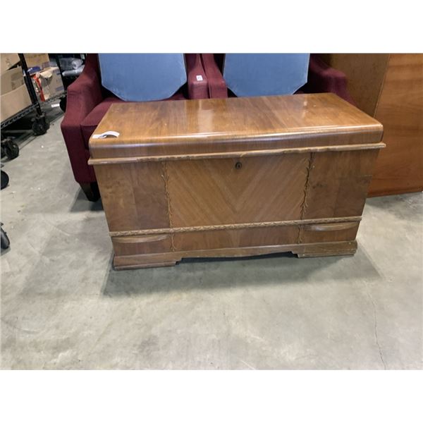 HONDERICH RED CEDAR TRUNK