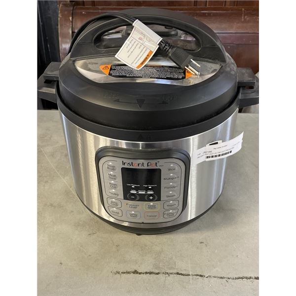 AS NEW INSTANT POT DUO V5 7IN1 6QT PRESSURE COOKER - TESTED WORKING, RETAIL $159