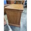 Image 4 : PAIR OF 3 DRAWER OAK NIGHTSTANDS