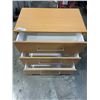 Image 2 : 3 DRAWER DRESSER