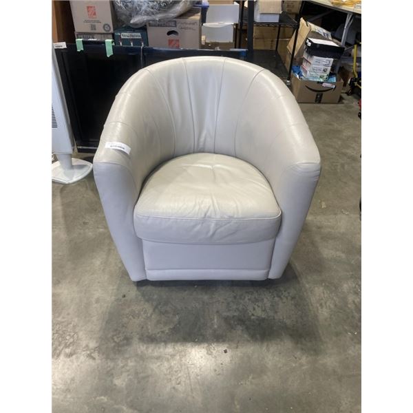 WHITE LEATHER SWIVEL CHAIR