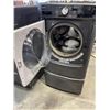 Image 4 : MAXIMA FRONT LOAD WASHER AND DRYER W/ PEDASTAL STANDS