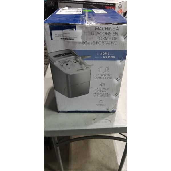 INSIGNIA 26LB PORTABLE ICE MAKER - TESTED WORKING, RETAIL $199