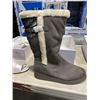 Image 3 : 3 NEW PAIRS OF WOMENS BOOTS AND SHOES SIZE 11 AND 1 SIZE 12